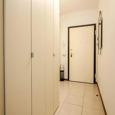 Large And Bright In The Heart Of Apartment *