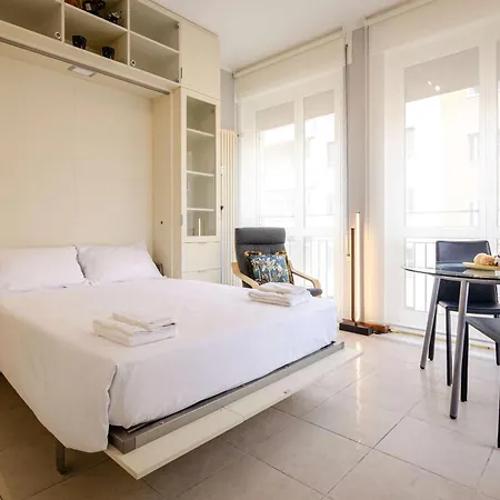 Large And Bright In The Heart Of Apartment Bologna
