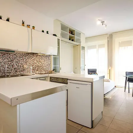 Large And Bright In The Heart Of Apartment